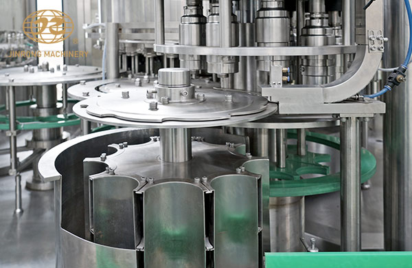 PET瓶饮料灌装机旋盖部分