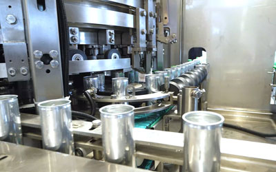 国产智能易拉罐灌装机震撼发布